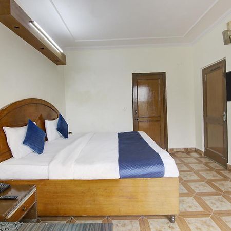 Hotel The Eden Park Noida Bagian luar foto