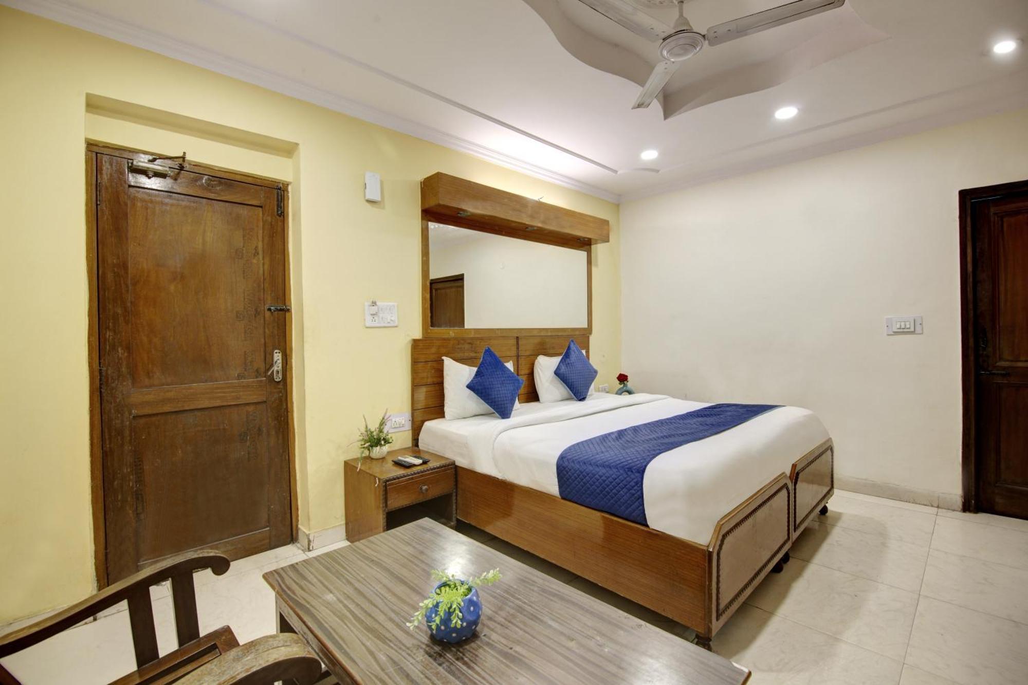 Hotel The Eden Park Noida Bagian luar foto