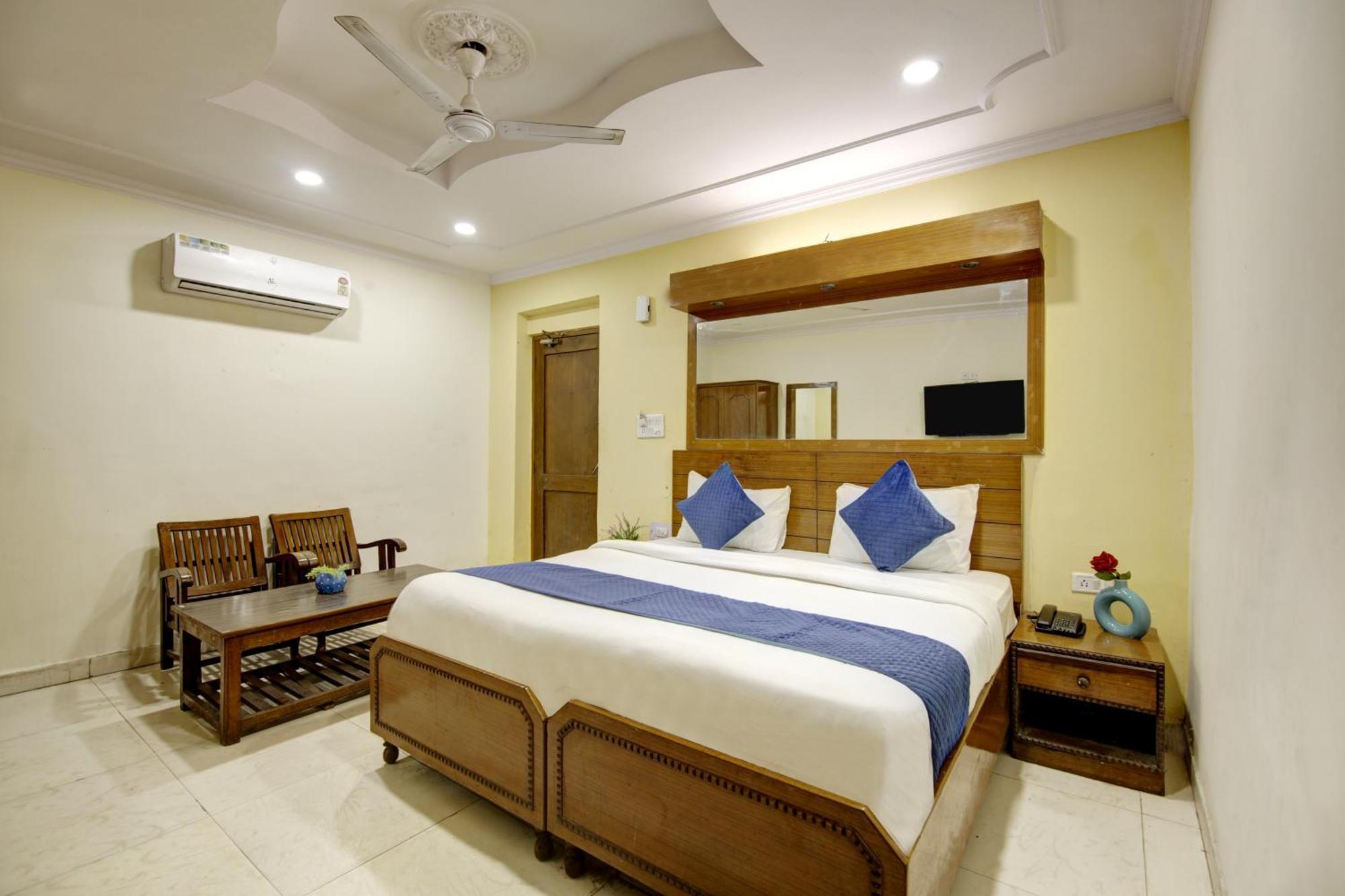 Hotel The Eden Park Noida Bagian luar foto
